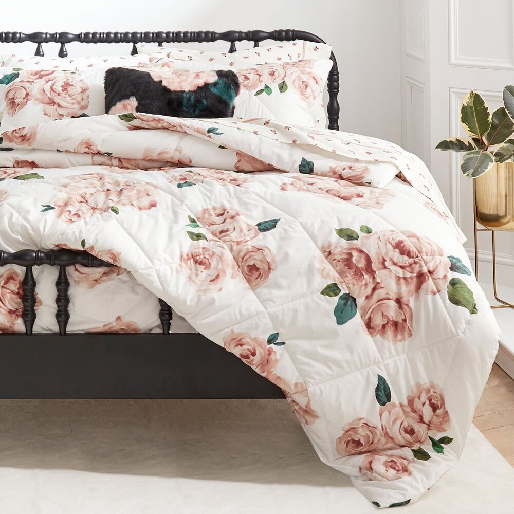GUC - PB Teen Complete Bedding Set, 2 pairs of sheets, 4 shams - Full Size
